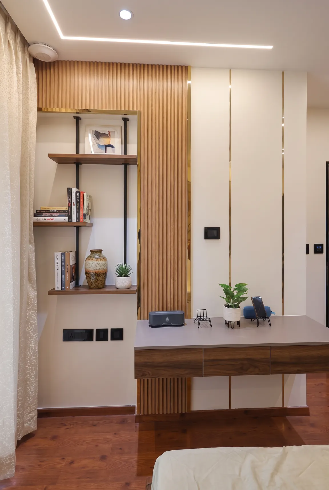 A study wall with open shelves, a fluted oak panel and a floating desk.